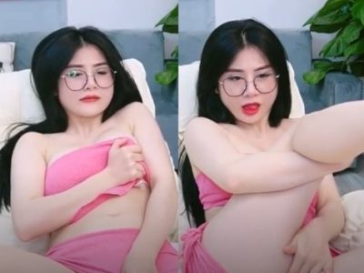 Nứng cặc nhìn em Idol Anna Gấu nhét toy vào lồn